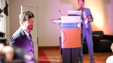 HAWK-Prof. Timo Rieke ist Vorstandsvorsitzender des Deutschen Farbenzentrums
